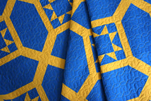 Load image into Gallery viewer, Cross pantograph quilting example