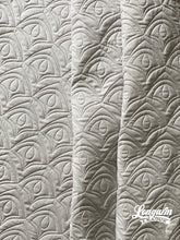 Load image into Gallery viewer, Glancing