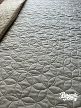 Load image into Gallery viewer, Pretty Petals